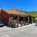 Tres Bel Pour 3 Avec Piscine A Chateau Apartmán