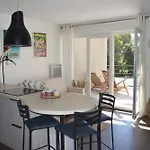 Tres Bel Pour 3 Avec Piscine A Chateau Apartmán