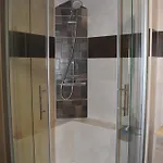 Tres Bel Pour 3 Avec Piscine A Chateau Apartmán